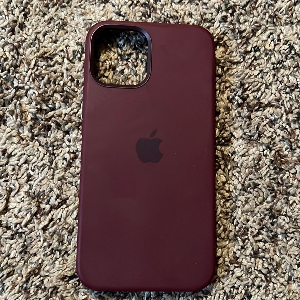 Smooth silicone maroon IPhone 12 Pro Apple case